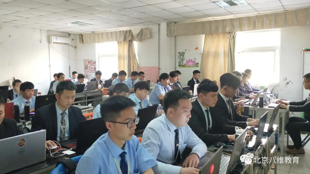八维教育培训学校以企业需求为导向打造IT专业技能特色教学模式