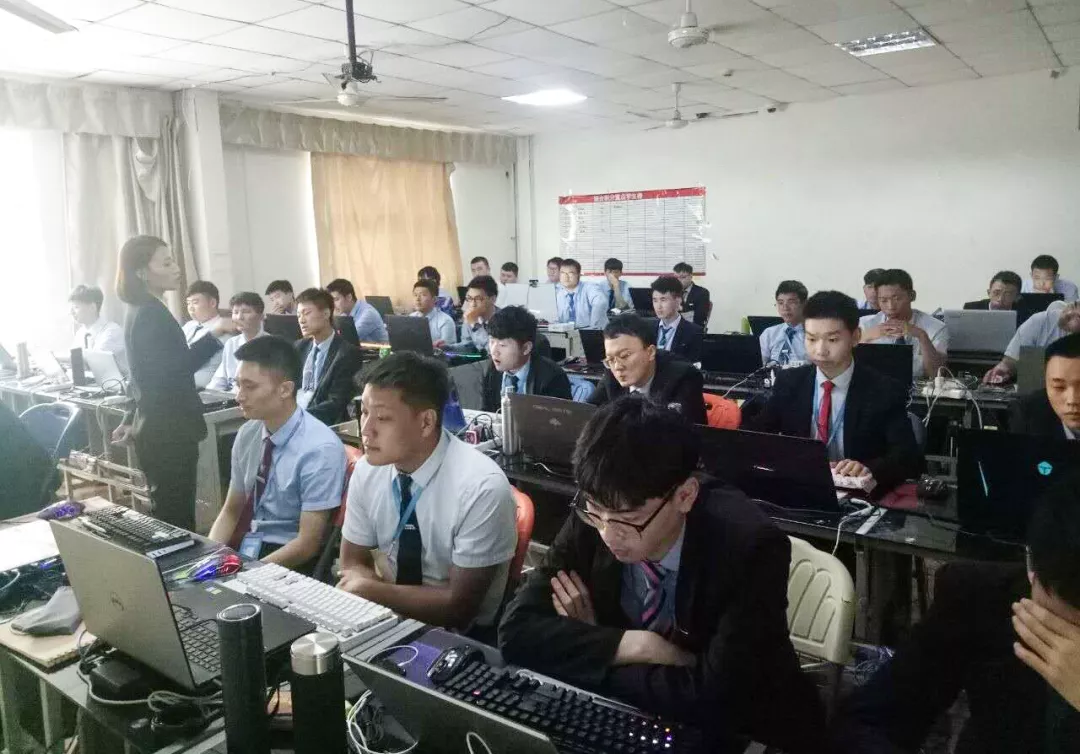 八维教育打造稀缺性数字化人才助力学子求职赋能