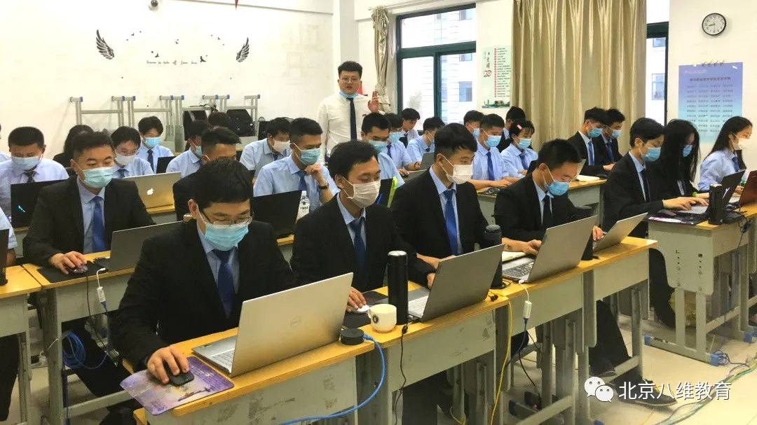 八维教育程序员培训助力学子成为优秀人才
