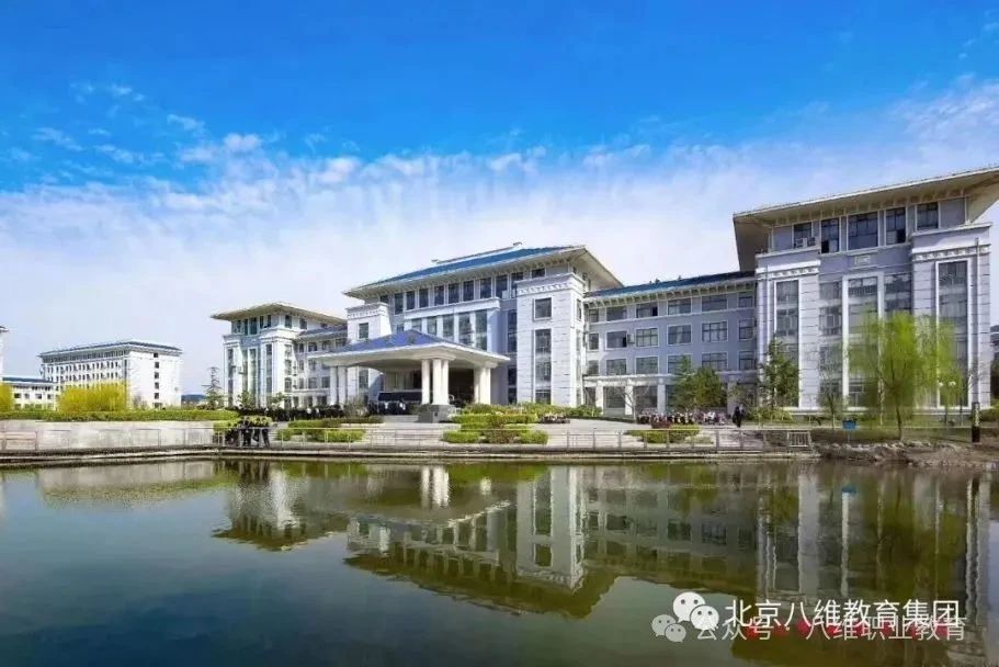 八维教育IT教育培训学子校园生活