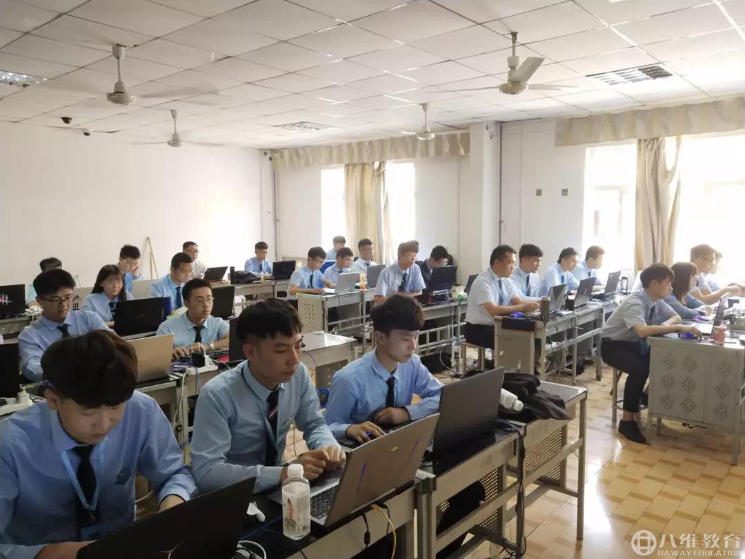 他们是国家的英雄，也是八维的骄傲！
